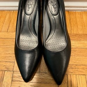 Women’s heels dress shoes black 7.5M